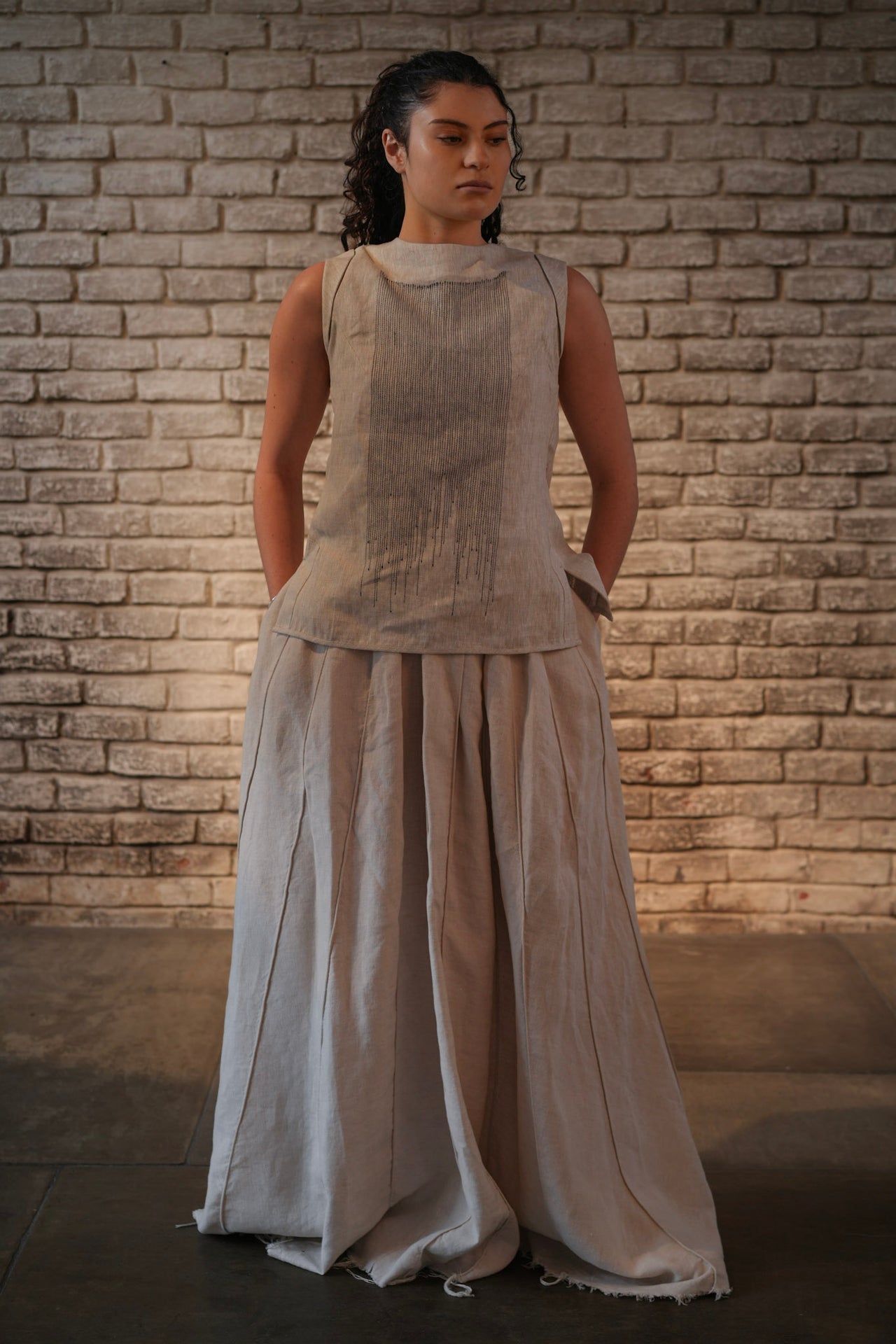 CHINESE SLEEVE EMBROIDERED TOP IN LINEN