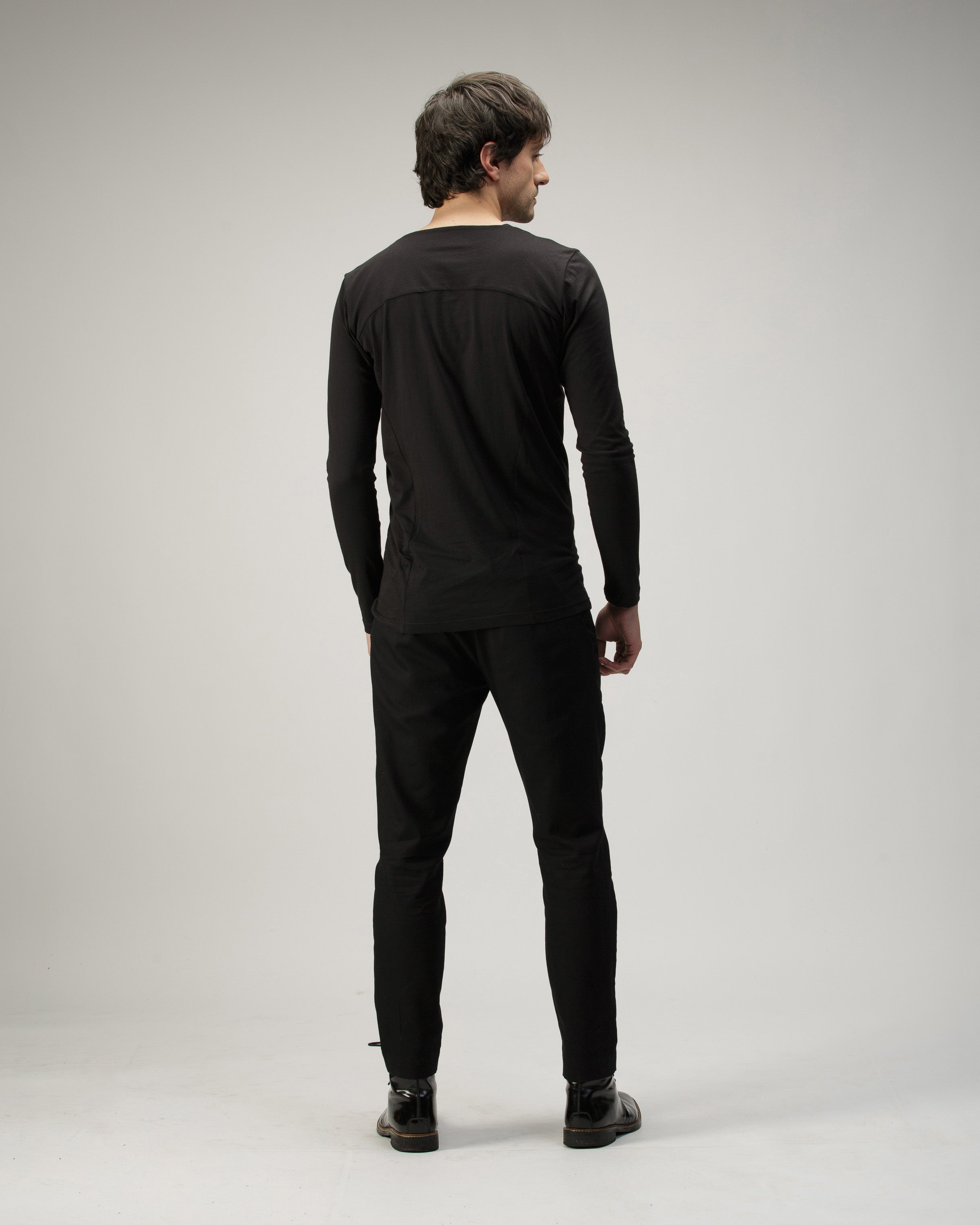 BLACK LONG SLEEVE ARMOUR T-SHIRT