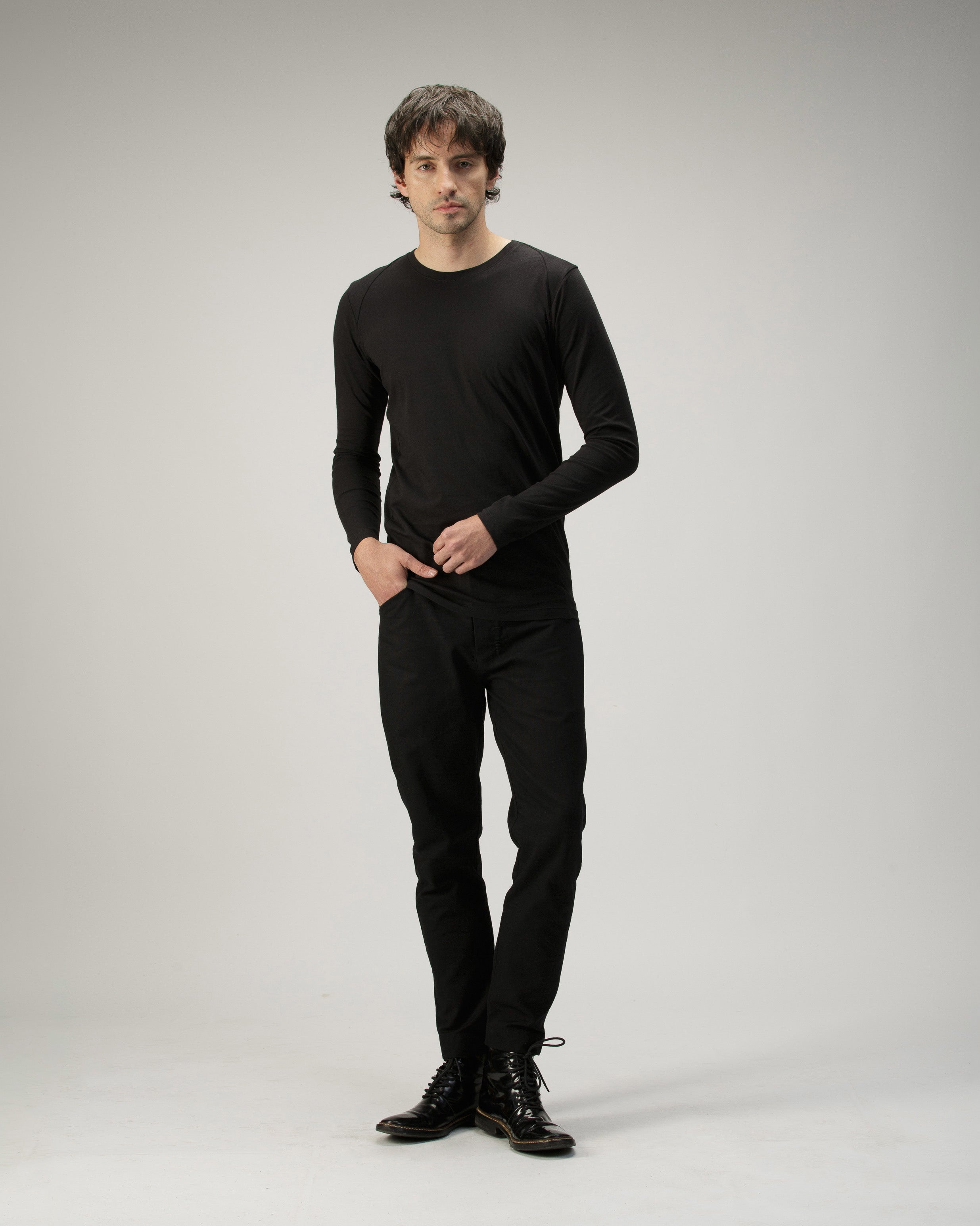 BLACK LONG SLEEVE ARMOUR T-SHIRT