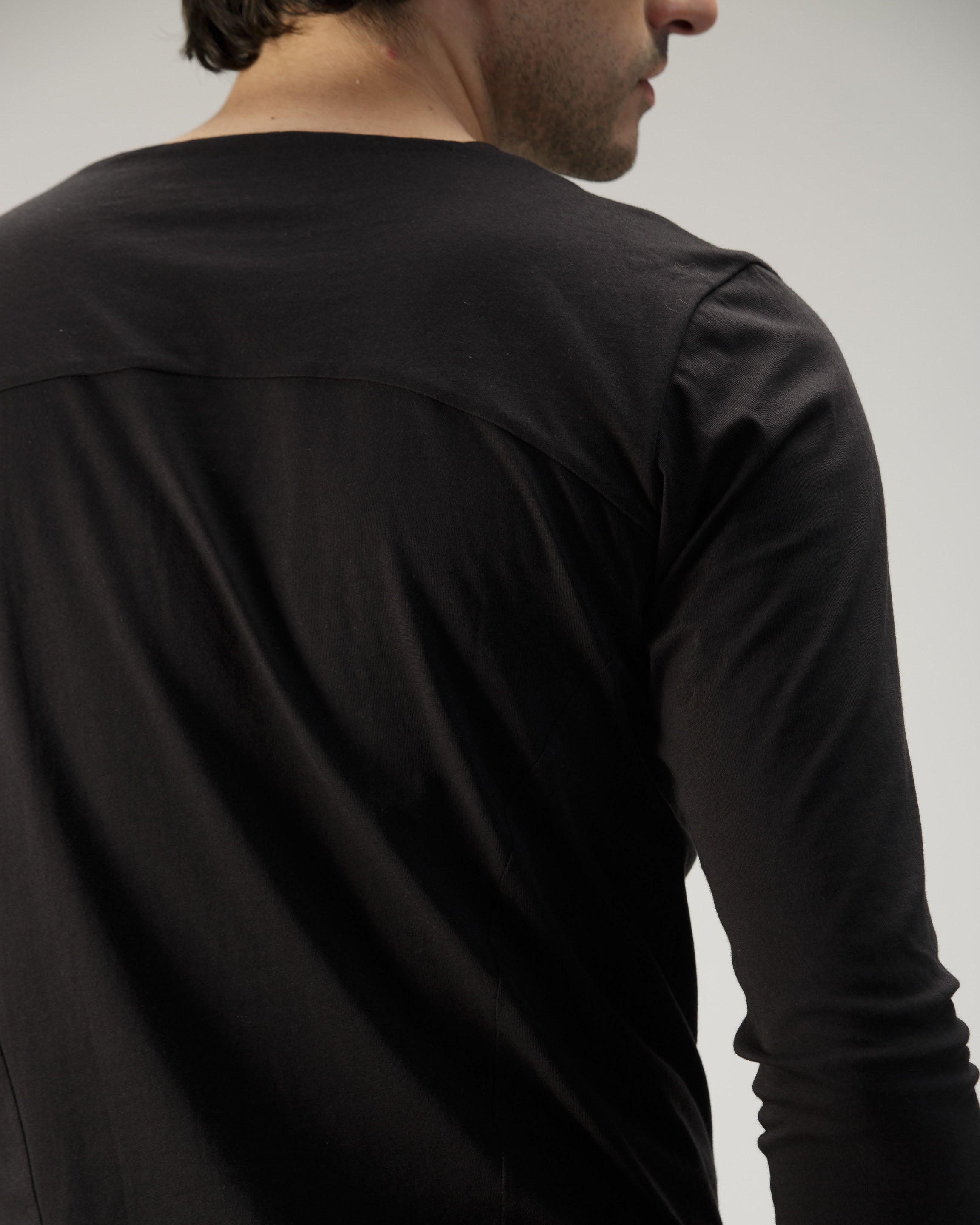 BLACK LONG SLEEVE ARMOUR T-SHIRT