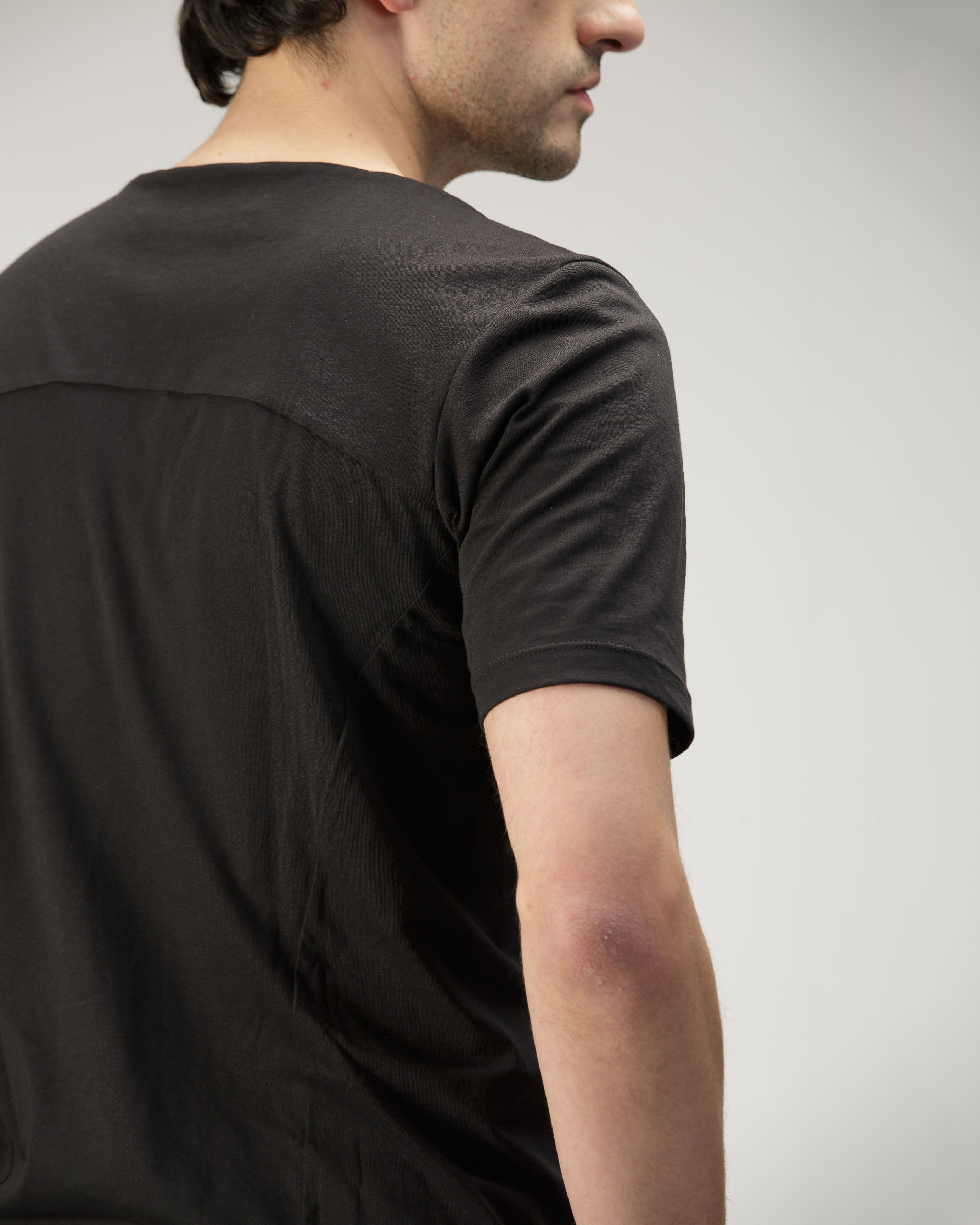 BLACK ARMOUR T-SHIRT