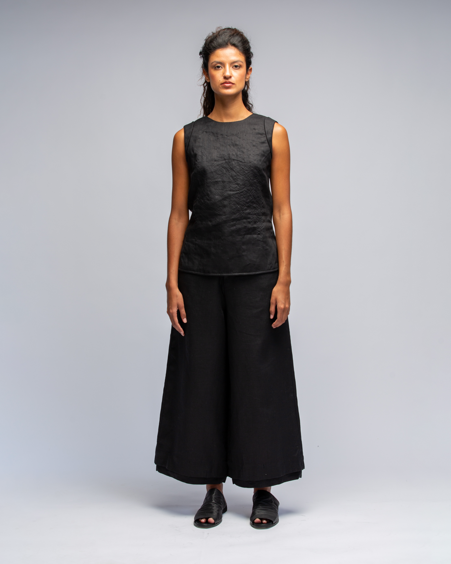 CHINESE SLEEVE EMBROIDERED TOP IN LINEN