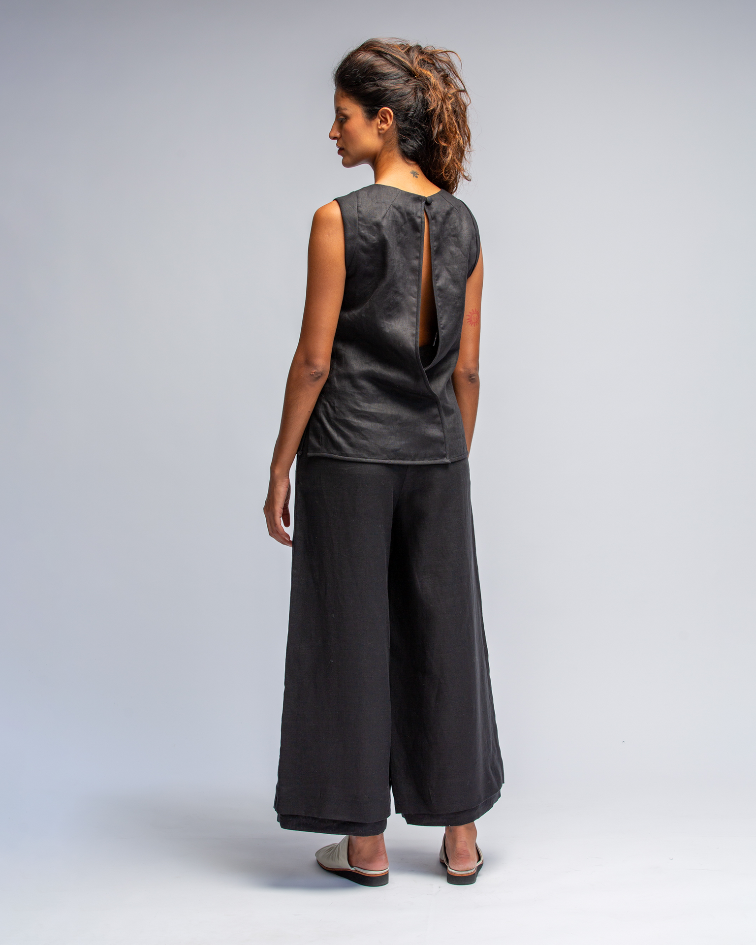 CHINESE SLEEVE EMBROIDERED TOP IN LINEN