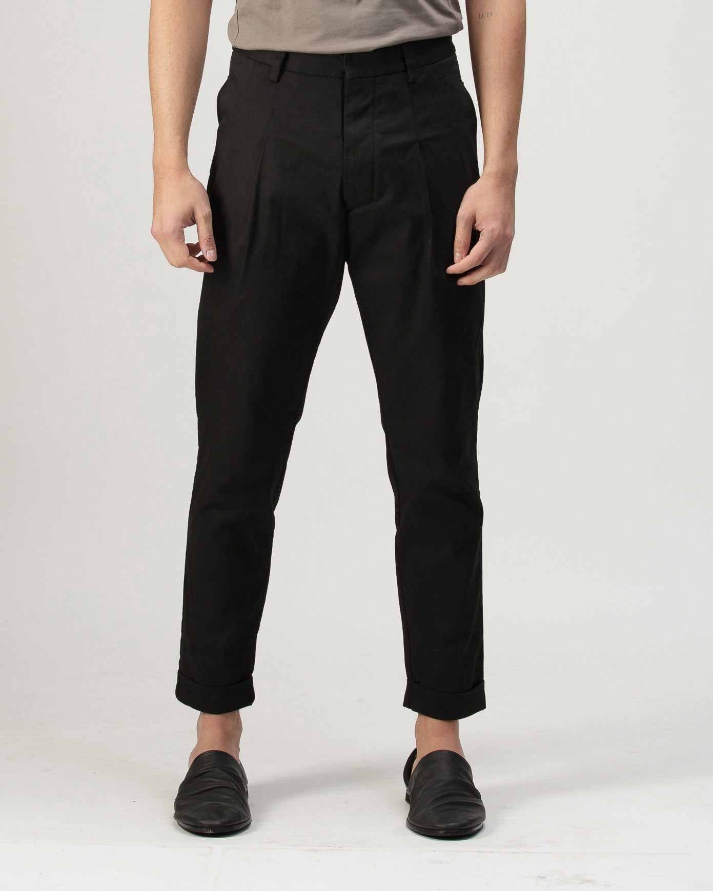 PLEATED COTTON TWILL PANTS