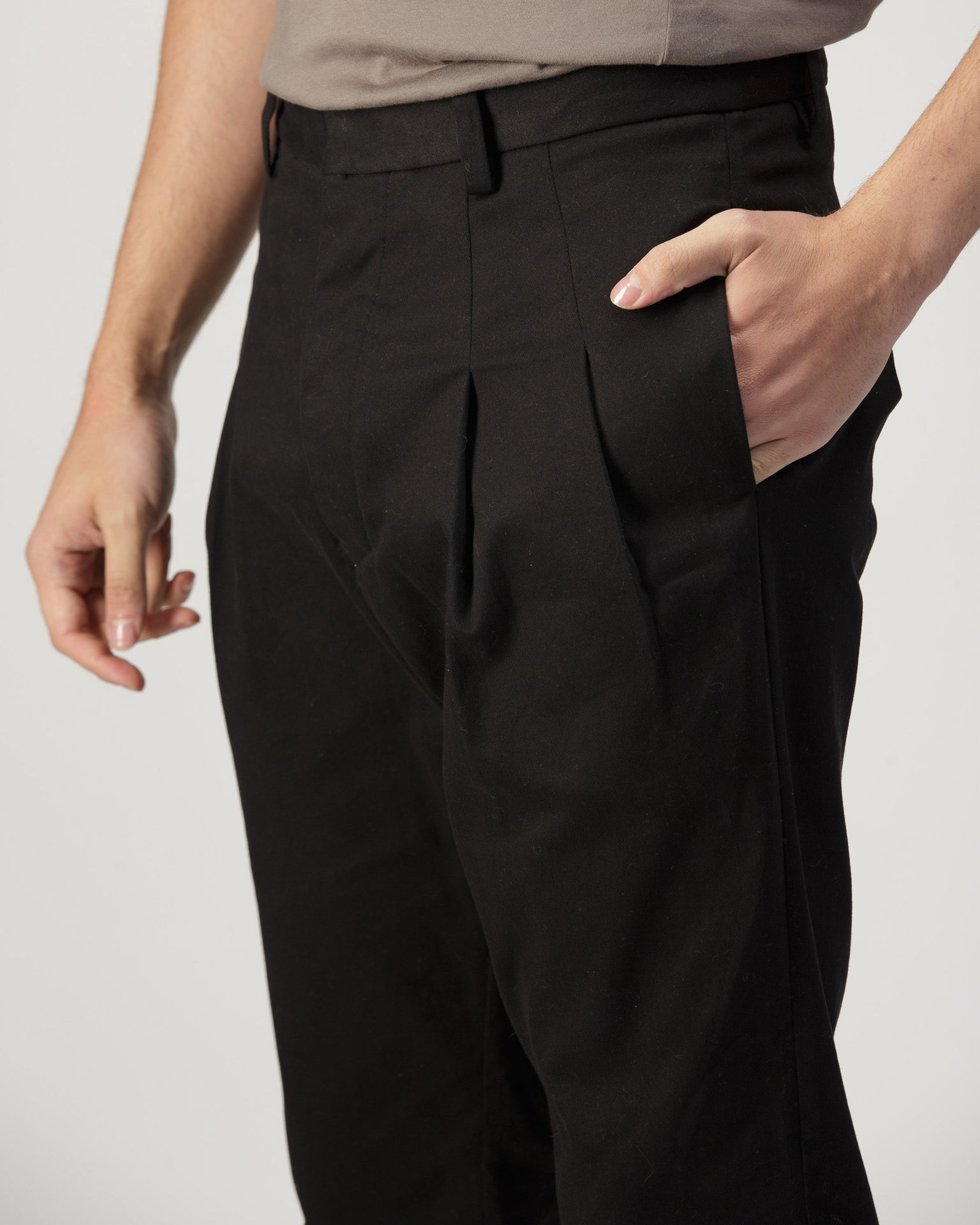 PLEATED COTTON TWILL PANTS