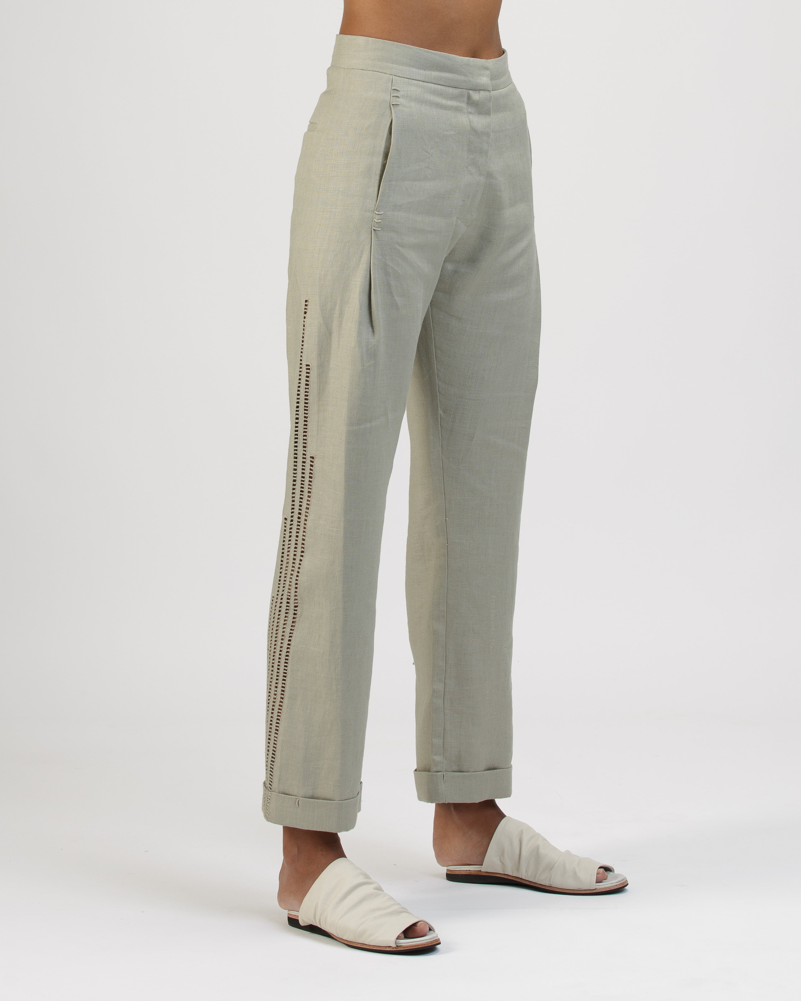 ALOE CALADA SLIM PLEANTED PANTS