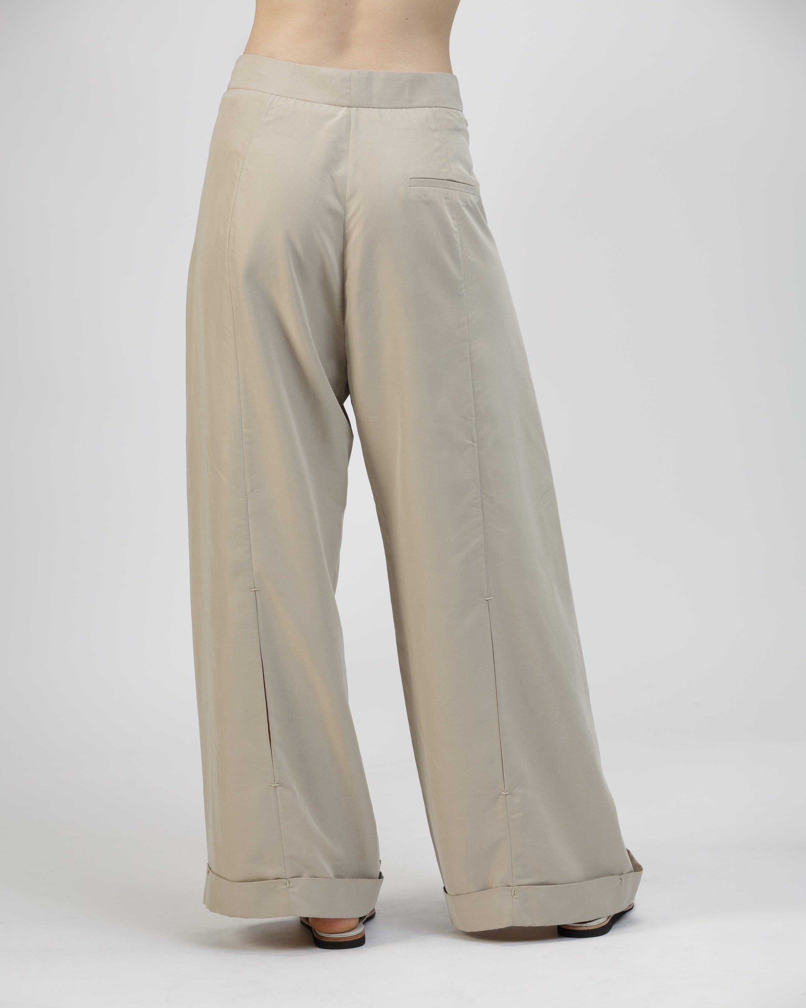 TAUPE WIDE PLEATED LIGHT PANTS