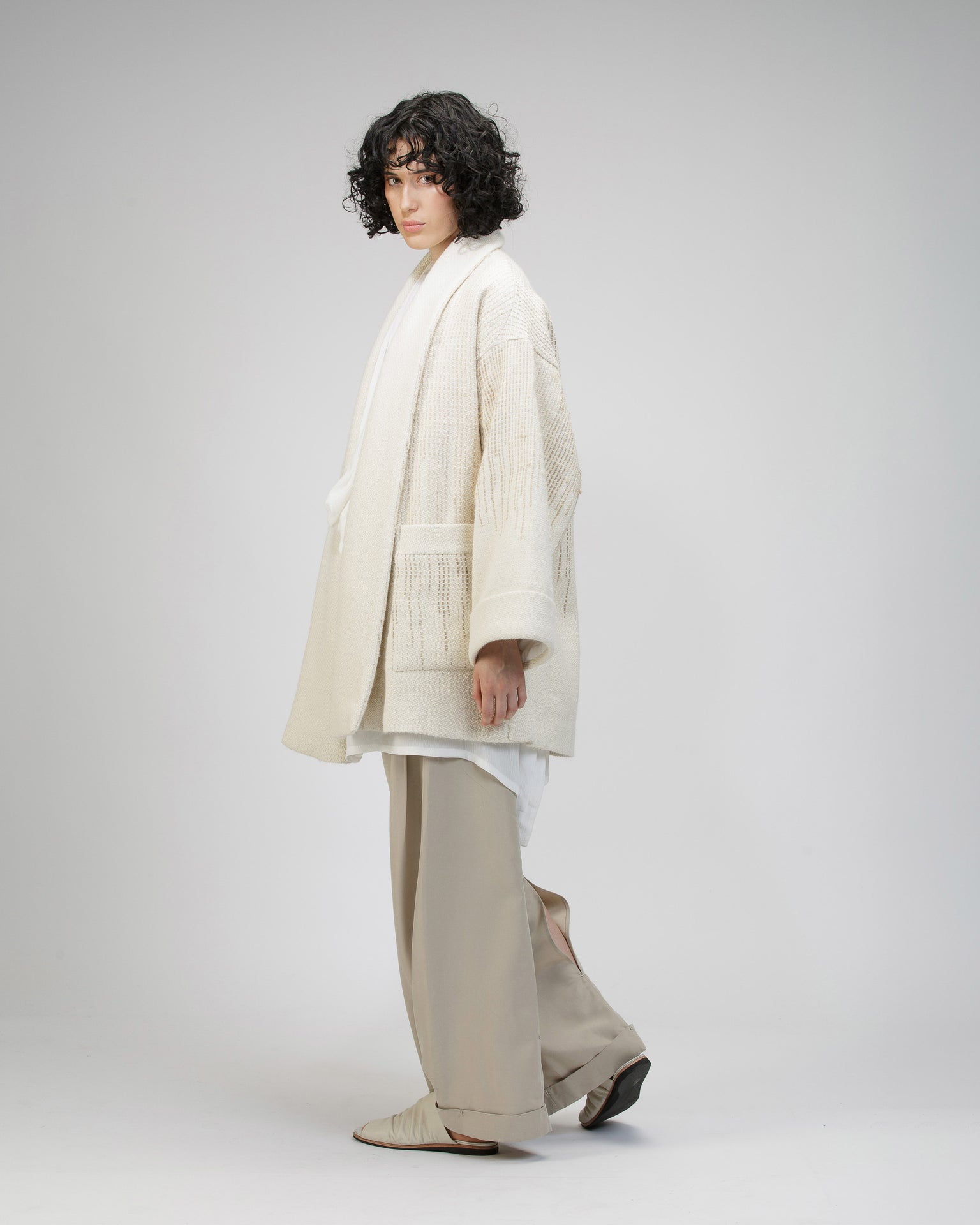 ARTISANAL SHORT KIMONO COAT IN ALPACA AND BANANA FIBER