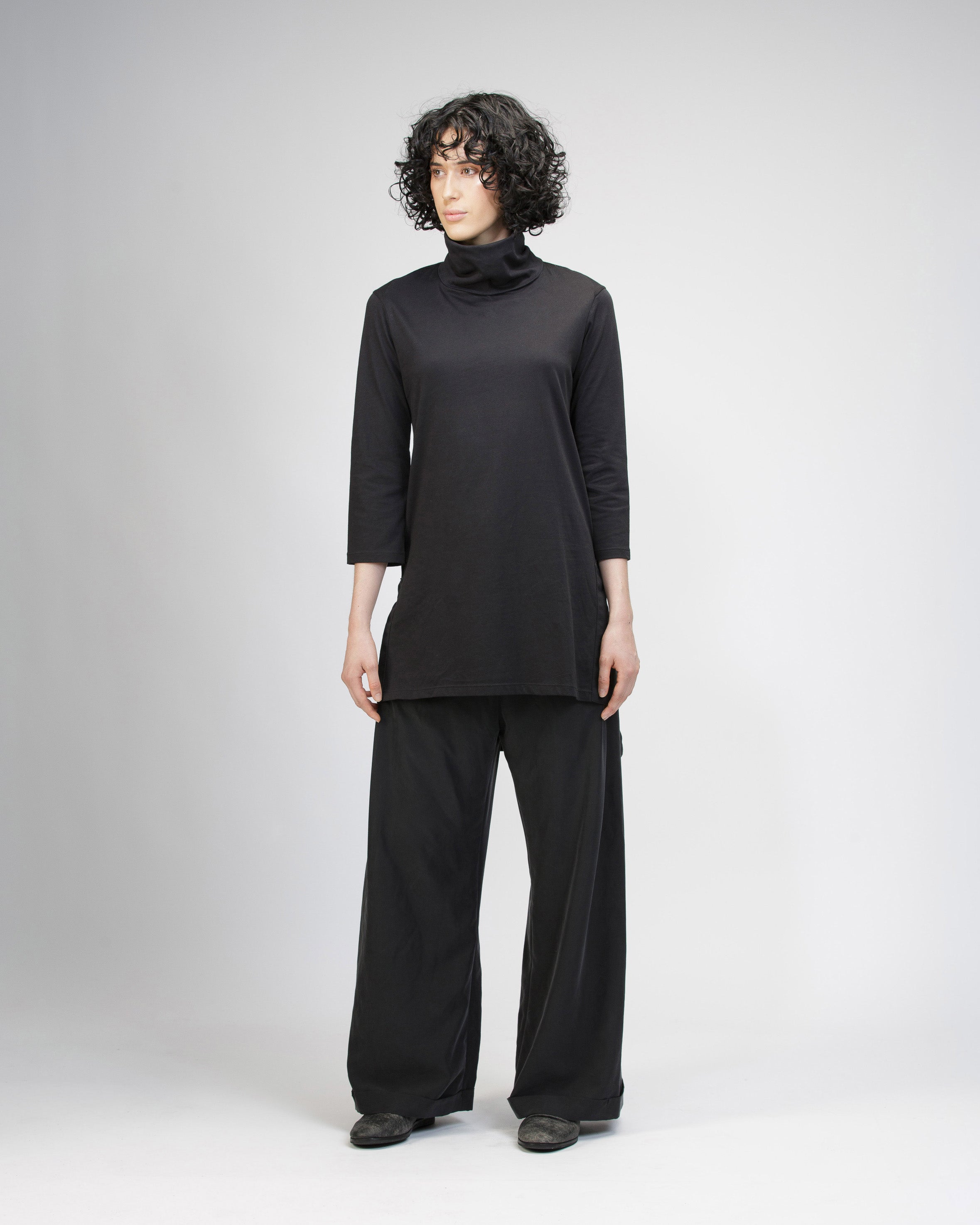 BLACK HIGH NECK LONG SLEEVE TOP