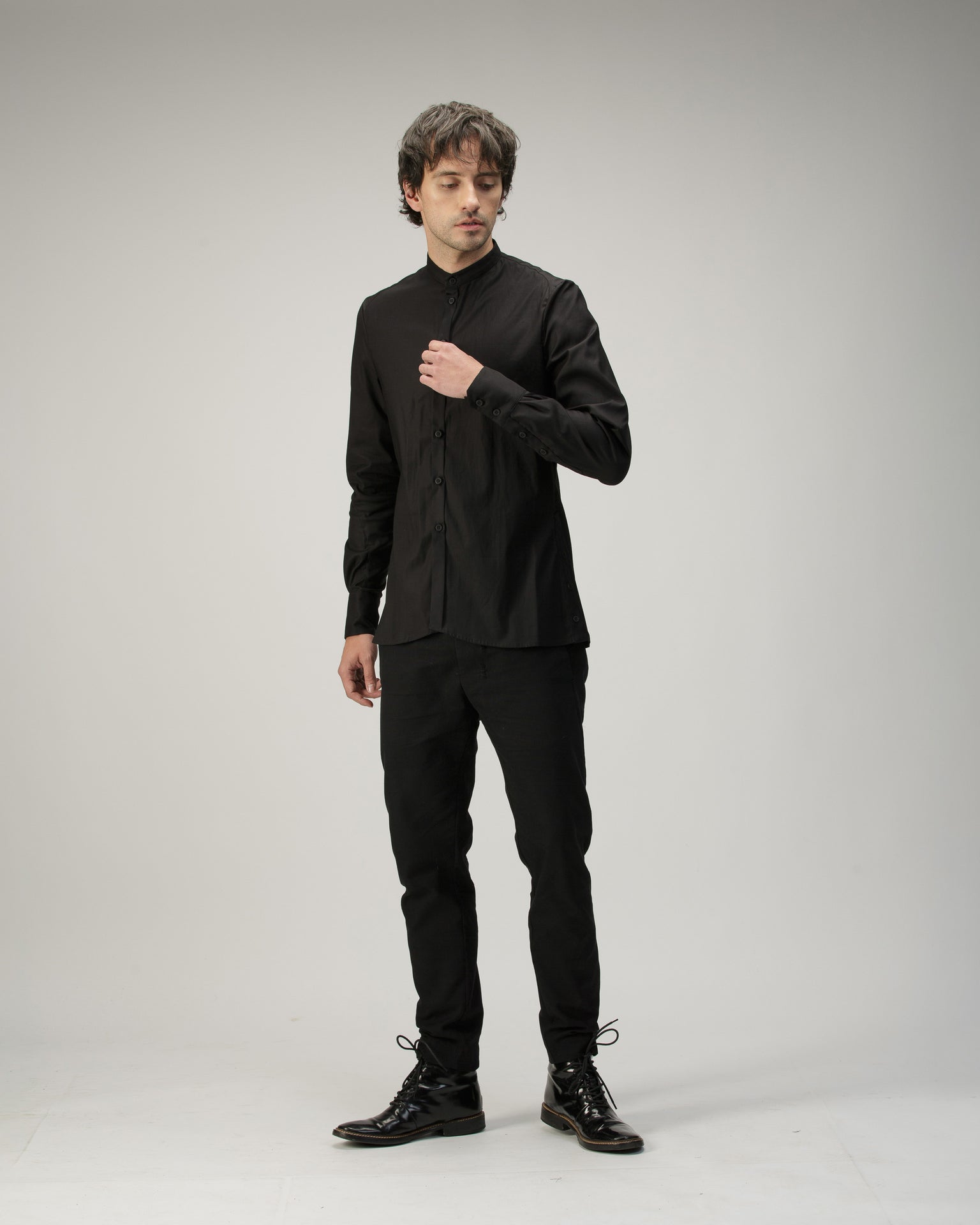 SLIM BUTTON UP SHIRT IN COTTON