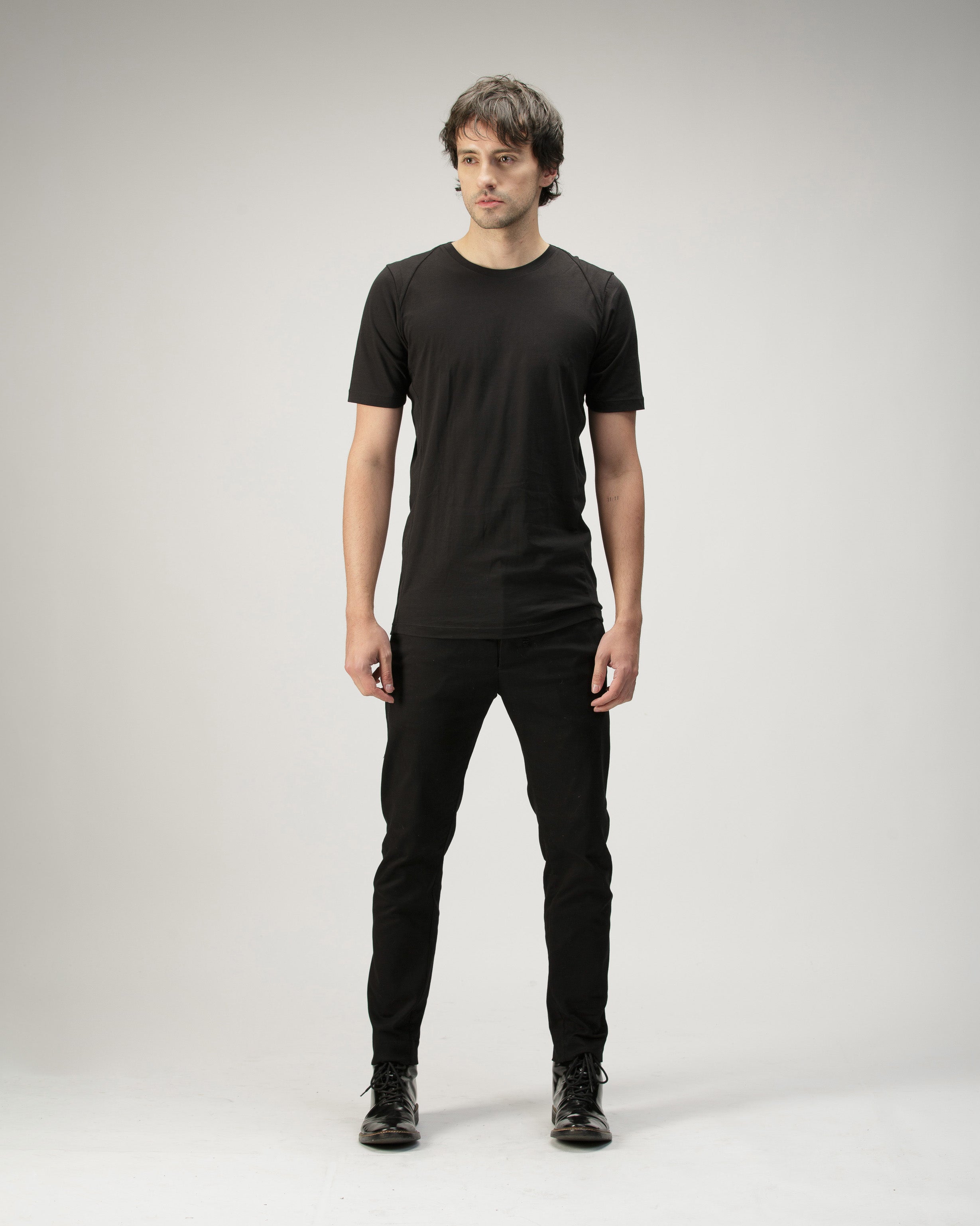 BLACK ARMOUR T-SHIRT