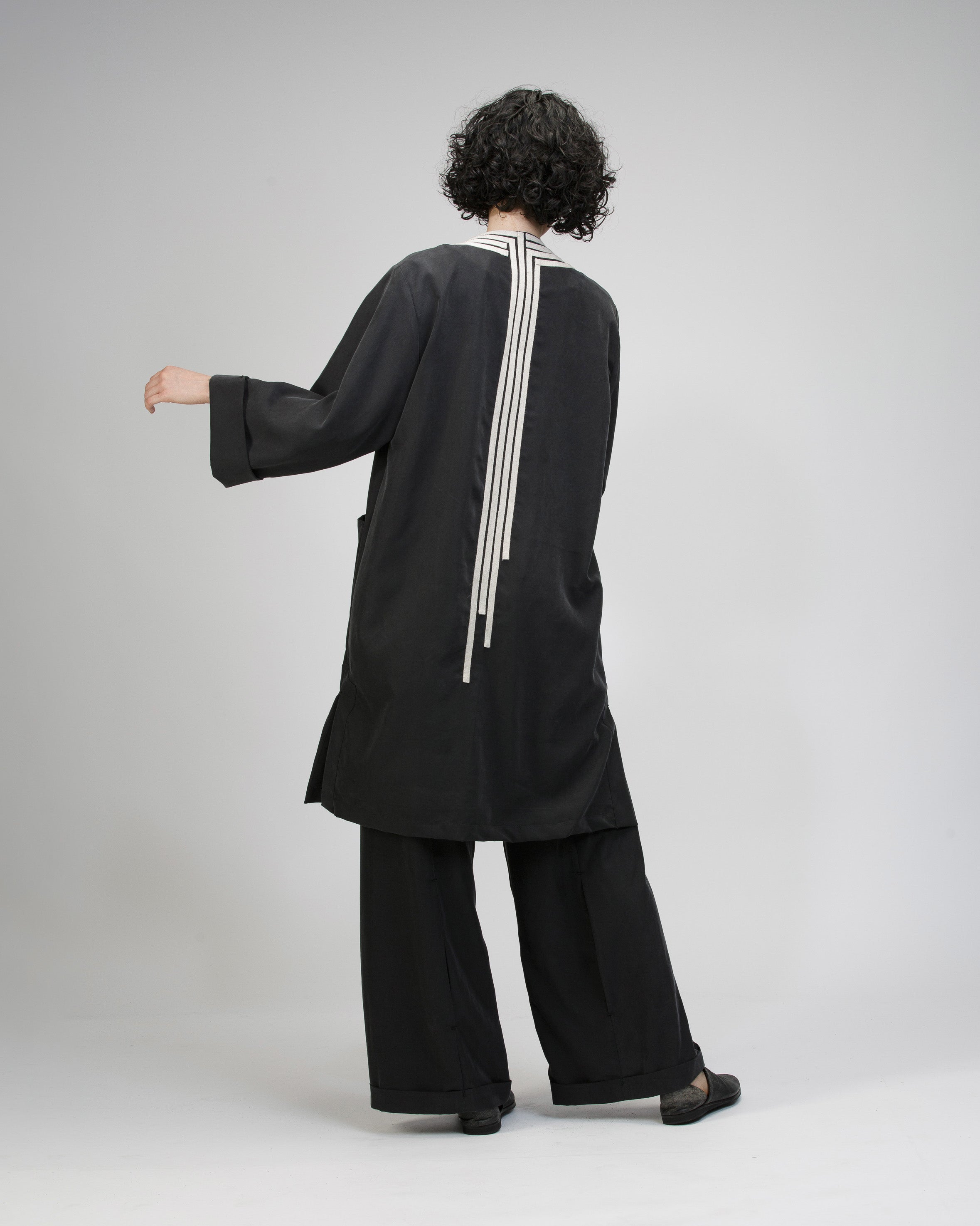 UNISEX BLACK LINEN QUIMBAYA KIMONO