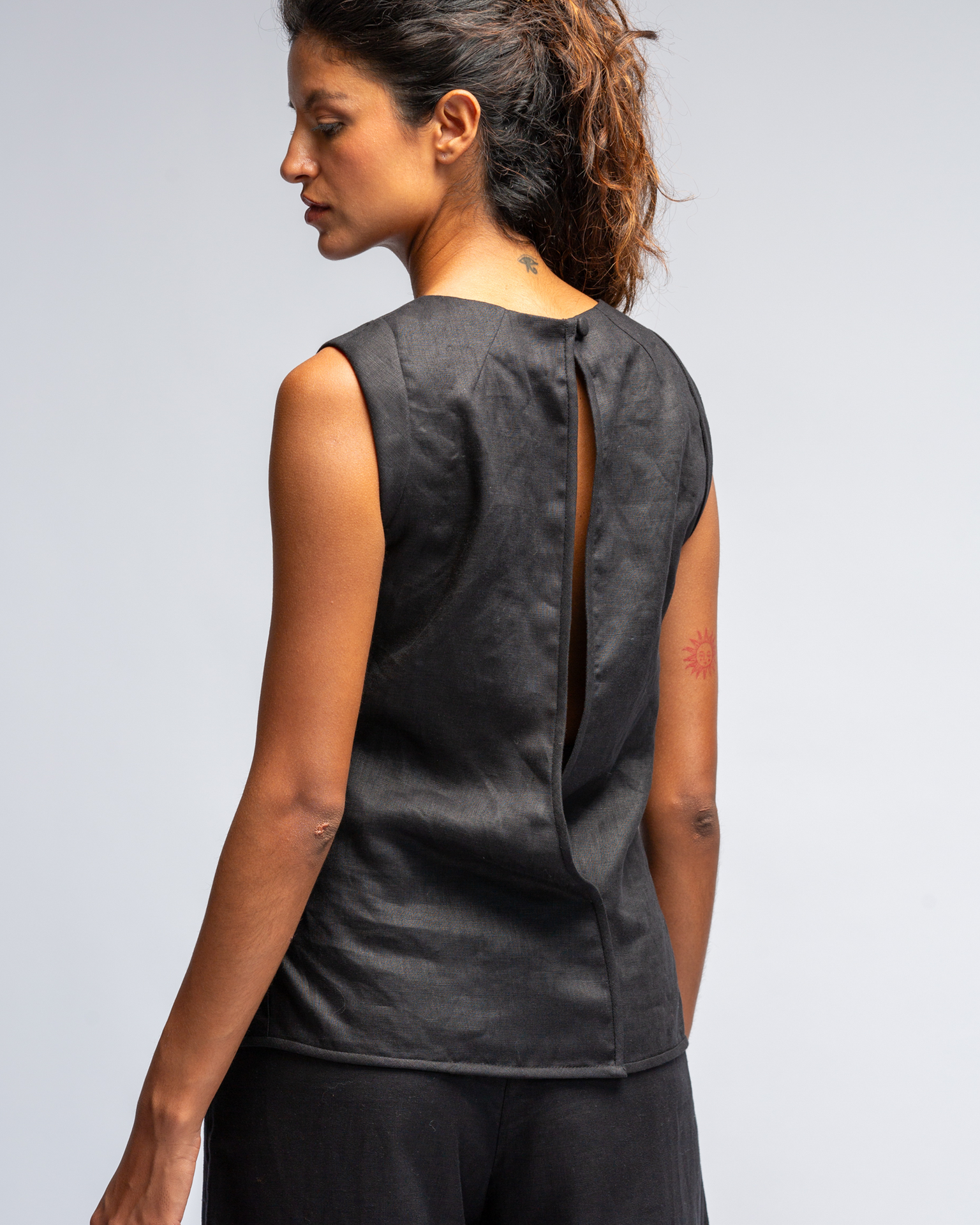 CHINESE SLEEVE EMBROIDERED TOP IN LINEN