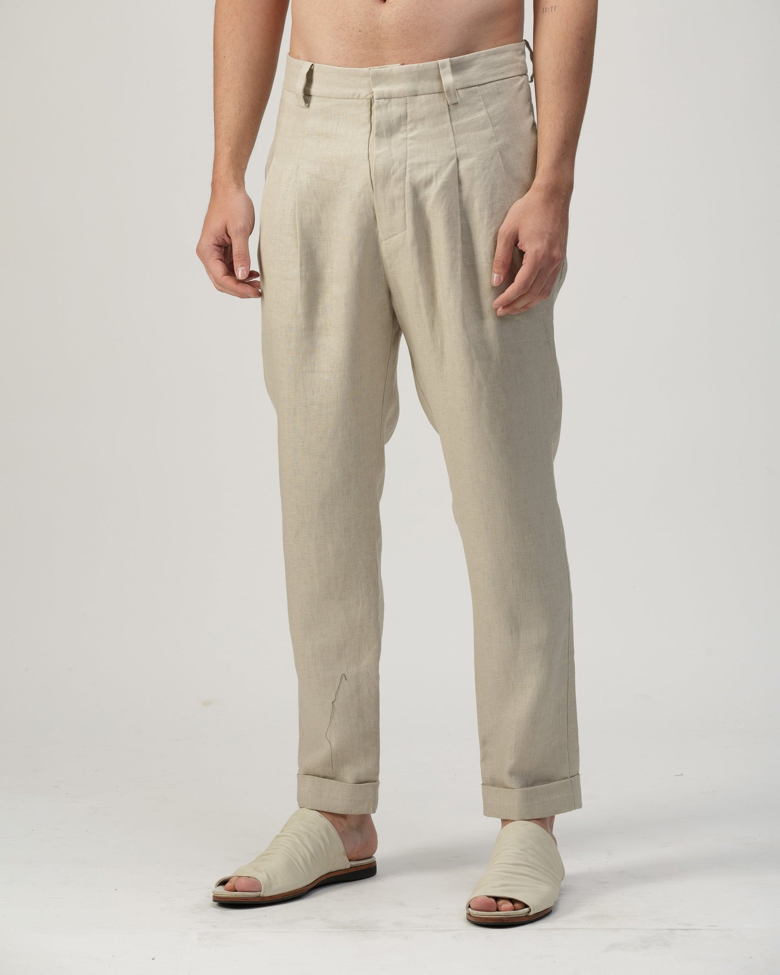 PLEATED LINEN PANTS