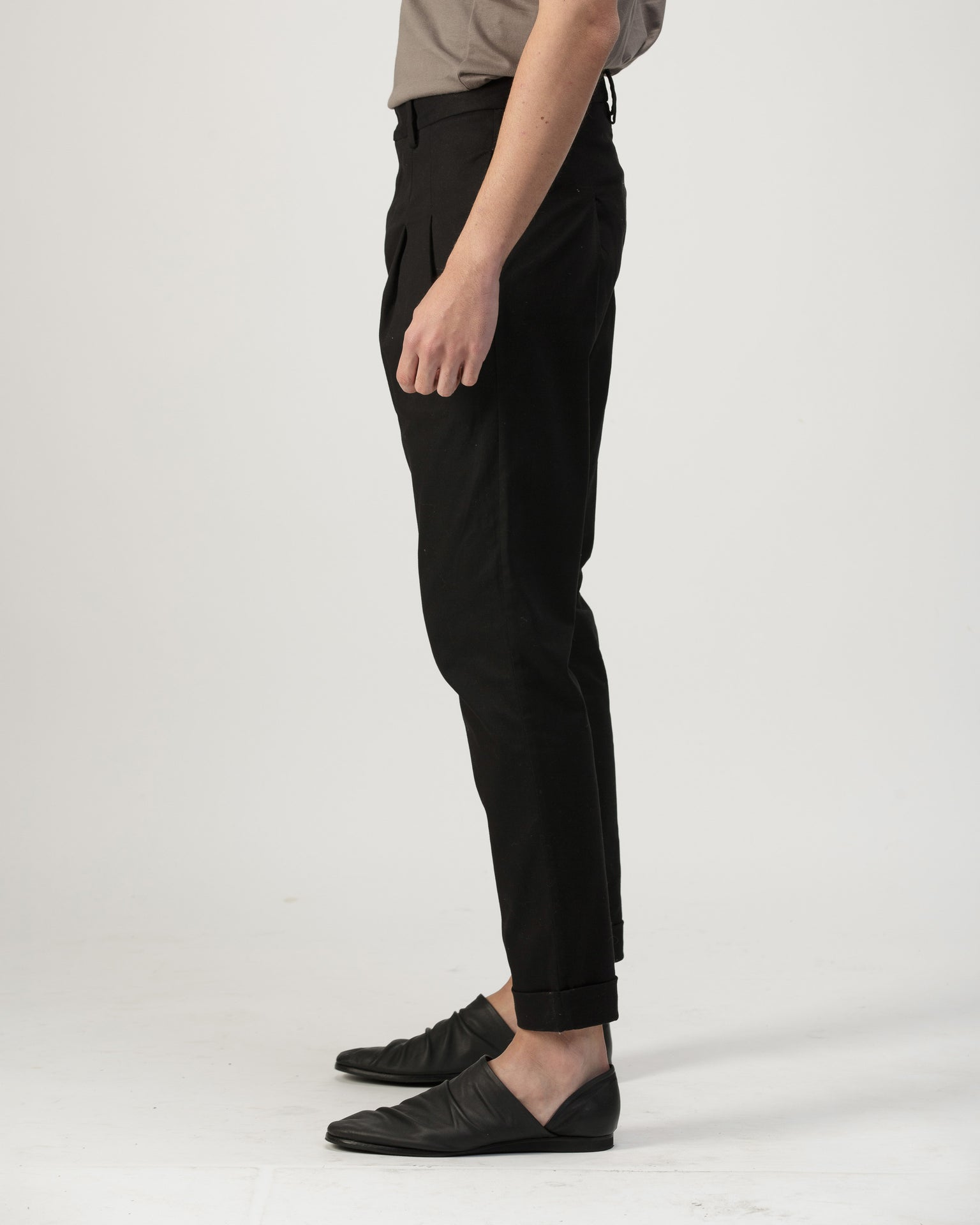 PLEATED COTTON TWILL PANTS