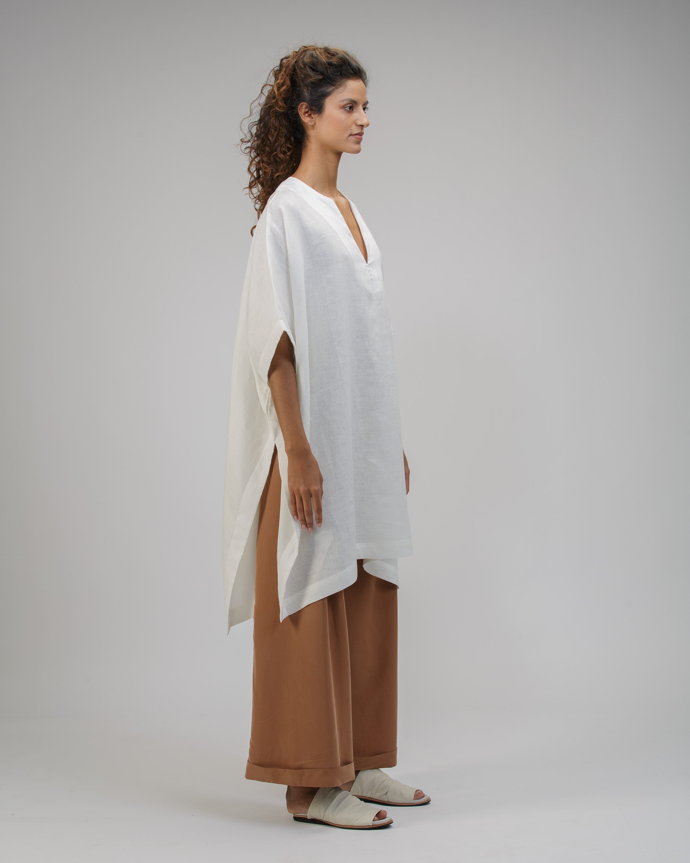 IVORY LIGHTWEIGHT SQUARED PONCHO
